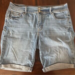 Levi’s 515 Bermuda Women’s Classic Jean Shorts 16